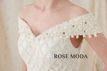 Load image into Gallery viewer, Rosemoda-mermaid-weddingdress-i-detail.jpg