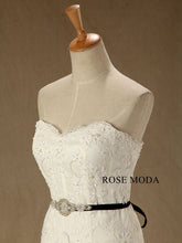 Load image into Gallery viewer, rosemoda-chantilly-lace-ruffled-organza-mermaid-wedding-dress-e.jpg