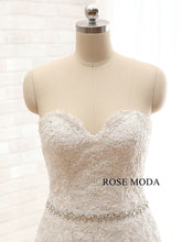 Load image into Gallery viewer, rosemoda-lace-trumpet-weddingdress-f.jpg