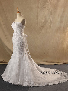 rosemoda-chantilly-lace-mermaid-wedding-dress-b.jpg