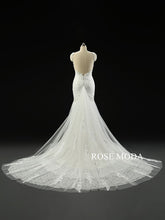 Load image into Gallery viewer, rosemoda-pearl-lace-mermaid-wedding-dress-c.jpg
